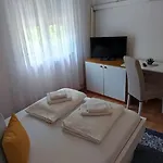 Monera & & Free Garage Apartman