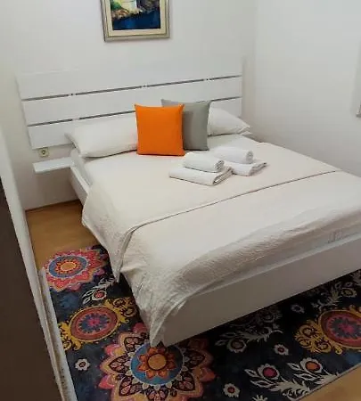 Monera Apartments&rooms&free Garage *