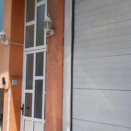 Monera Apartments&rooms&free Garage *