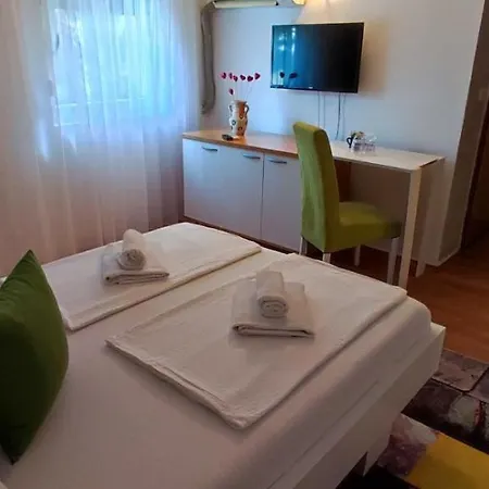 Monera Apartments&rooms&free Garage *