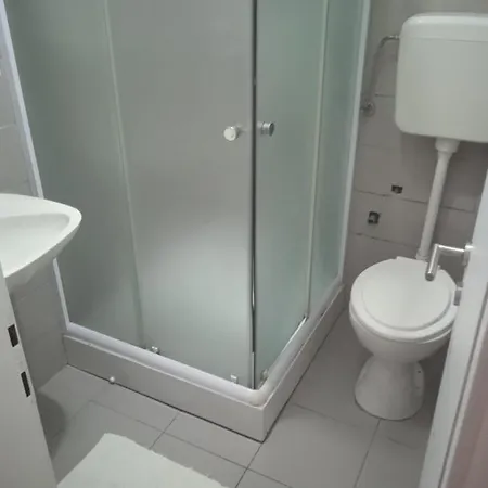 Monera Apartments&rooms&free Garage