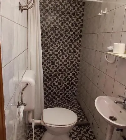 Monera & & Free Garage * Μόσταρ