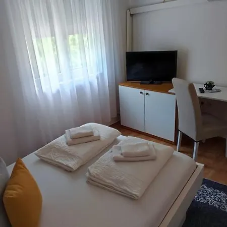 Monera Apartments&rooms&free Garage Appartamento