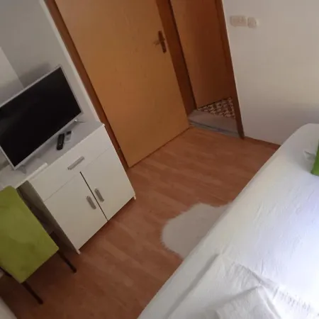 Monera & & Free Garage アパート モスタル