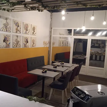 Monera & & Free Garage * Μόσταρ