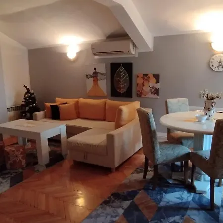 Monera & & Free Garage *