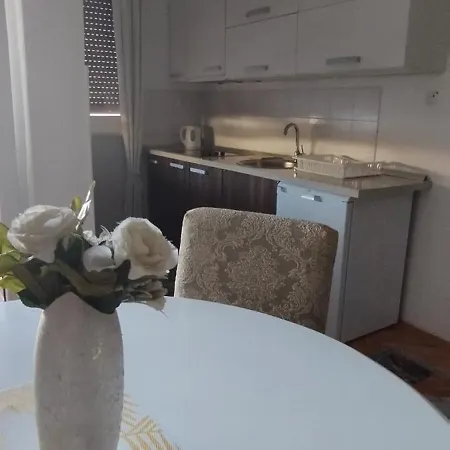 Monera Apartments&rooms&free Garage *