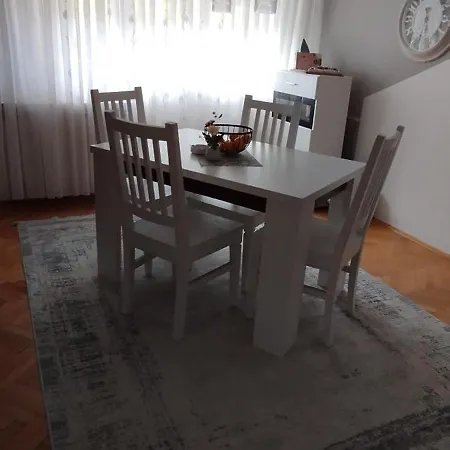Monera Apartments&rooms&free Garage