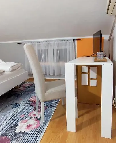 Monera Apartments&rooms&free Garage Appartamento