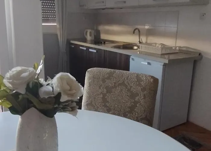 Monera Apartments&rooms&free Garage *